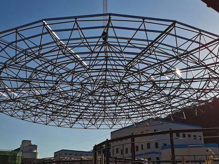 黑河螺栓球网架工程施工现场